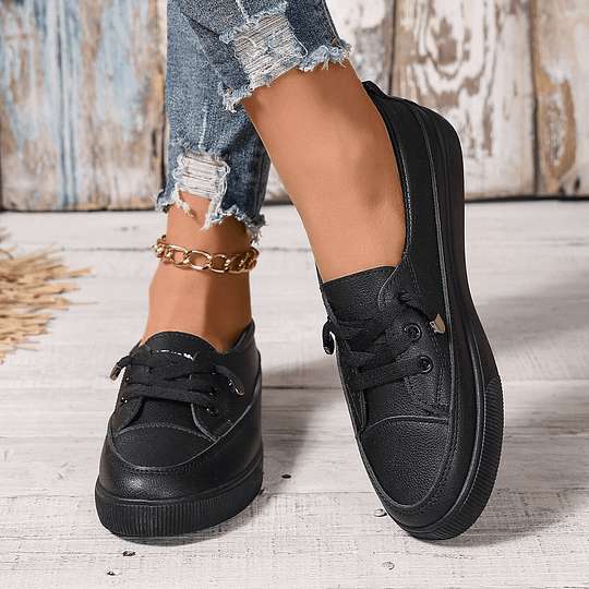 CHLOE – ADIDAȘI STREET CHARM