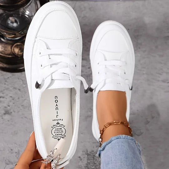 CHLOE – ADIDAȘI STREET CHARM