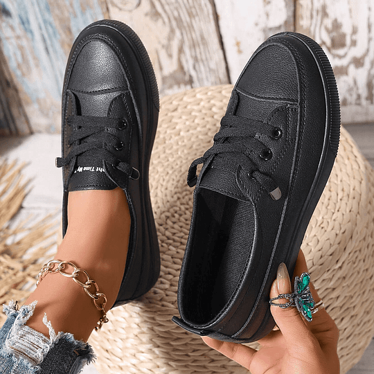 CHLOE – ADIDAȘI STREET CHARM