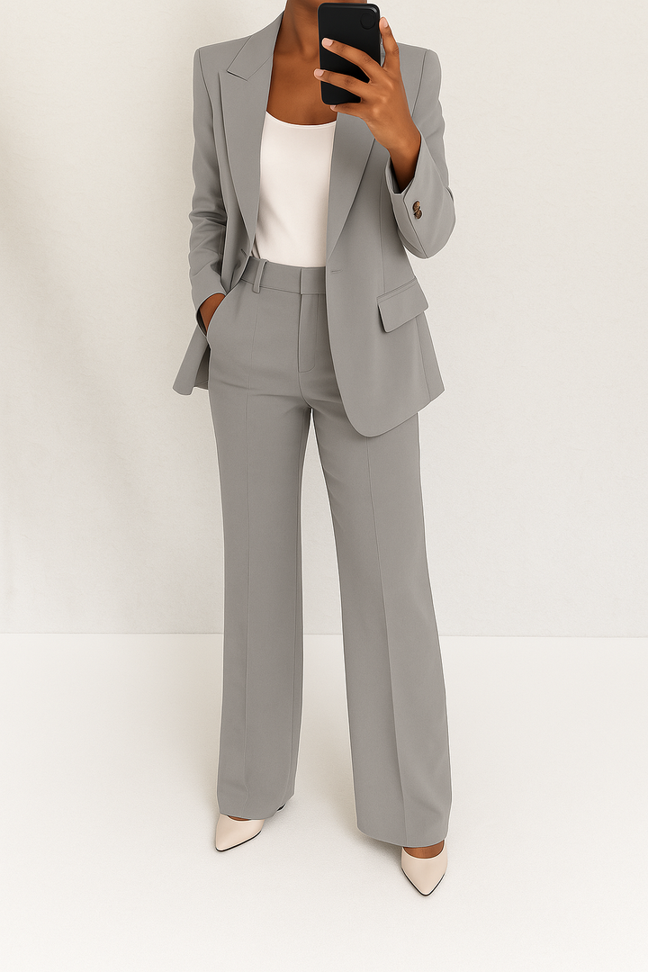 Costum versatil stil feminin