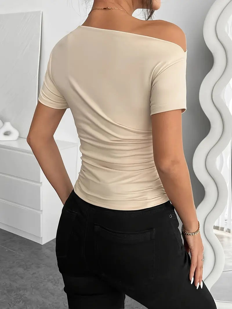 Top scurt cu mâneci scurte, cu plissare neregulată și croi slim-fit