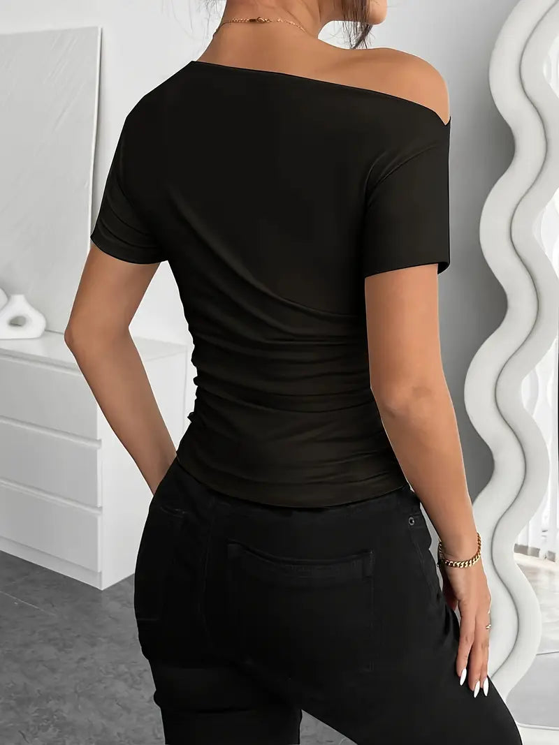 Top scurt cu mâneci scurte, cu plissare neregulată și croi slim-fit